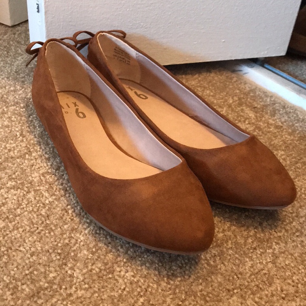Adorable brown flats!